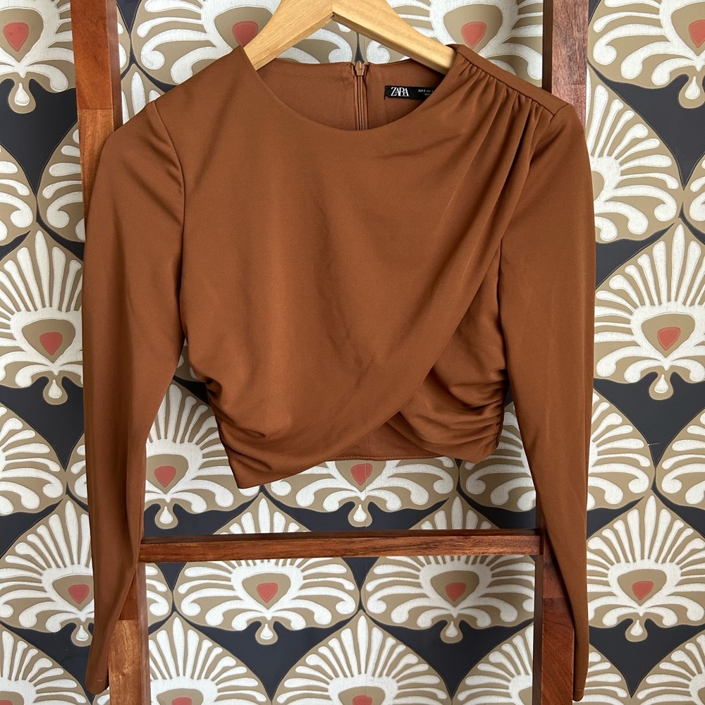 Adorable gently used Long Sleeves crop top Zara size S